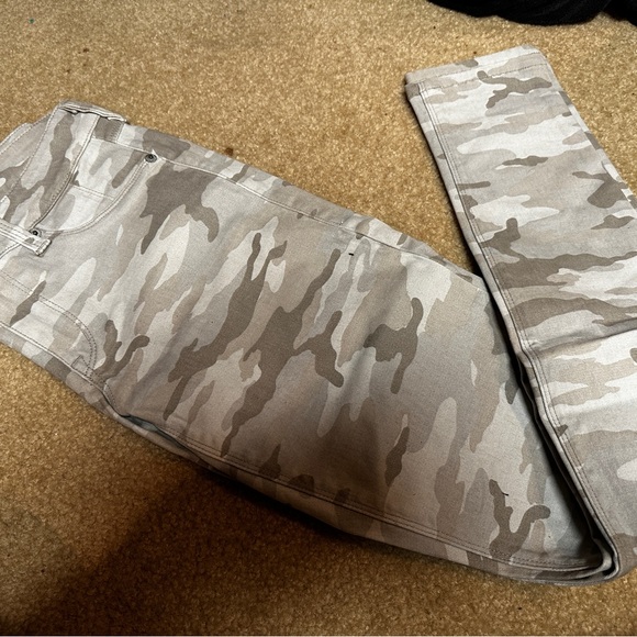 WOMEN CAMO PANTS - Picture 1 of 7